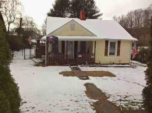 37 6th St, Fieldale, VA 24089