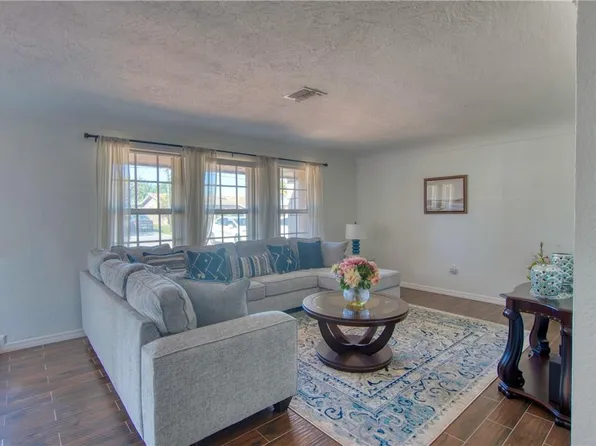 3513 E Shore Rd, Hollywood, FL 33023
