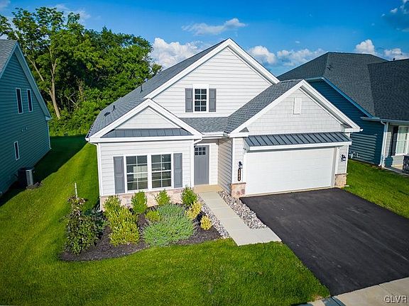 4th image of 3884 Independence Dr