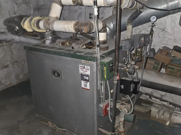 1530 Gates Avenue image 14 of 19