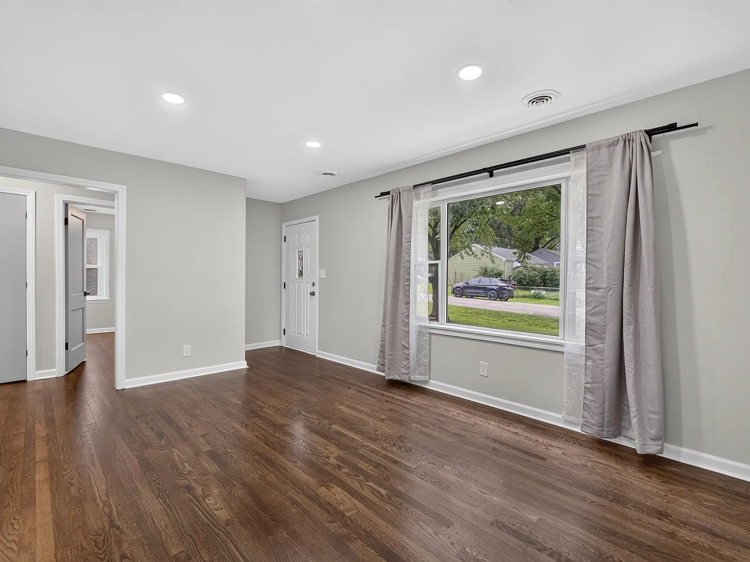 2 bed, 768 sqft, $1,899 — Photo 4
