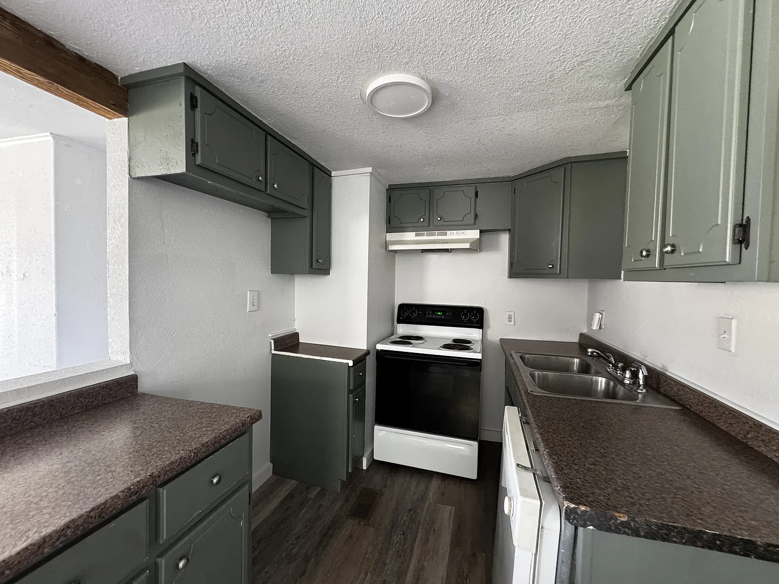 4 bed, 1100 sqft, $1,450 — Photo 3
