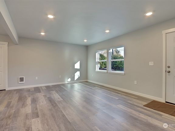 4th image of 6802 50th Avenue E