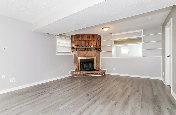 404 Westgate Dr — Photo 6