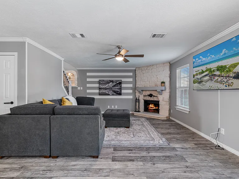 2317 Birch Dr — Photo 2