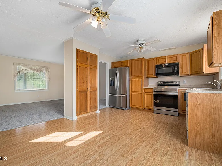 371 Oak Hill Cir — Photo 12
