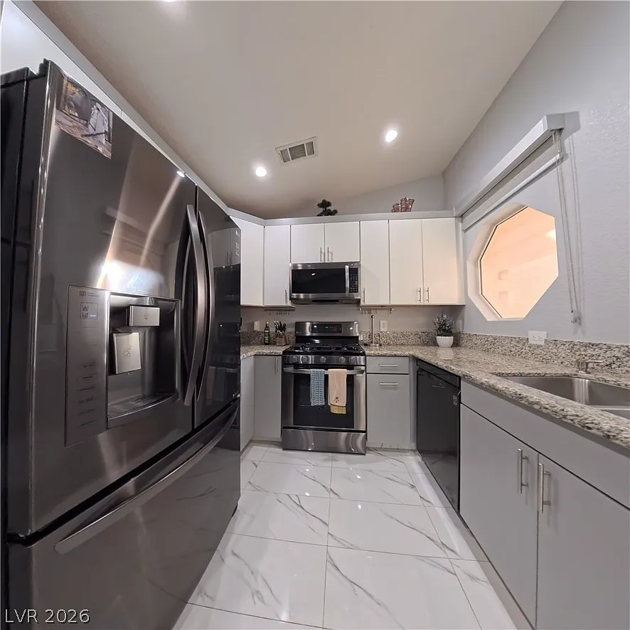 Building Photo - 5415 W Harmon Ave #2137