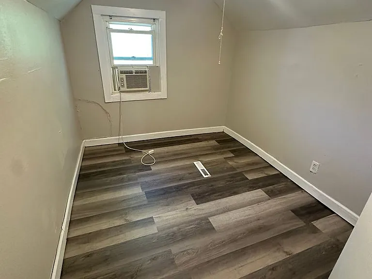 2900 E 21st St — Photo 11