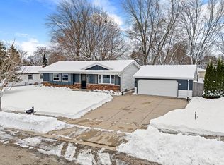 231 W Juniper Dr, Grafton, WI 53024
