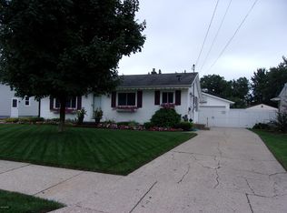 1752 35th St SW, Wyoming, MI 49519