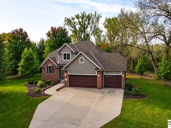 6429 Country Club Rd, Omaha, NE 68152