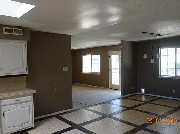 4th image of 11415 Manitoba Dr NE