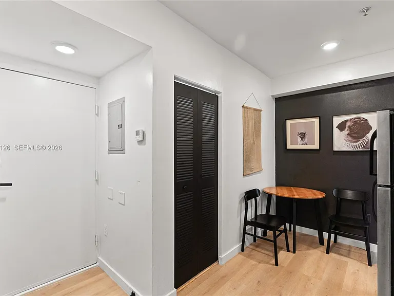 810 7th St #102 — Photo 5