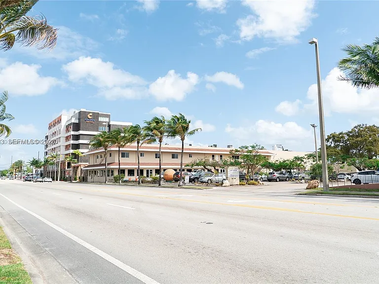 236 N Federal Hwy #201 — Photo 1