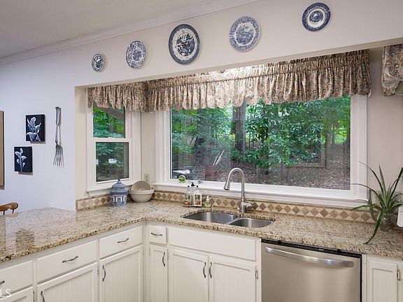 5th image of 360 Merrydale Dr
