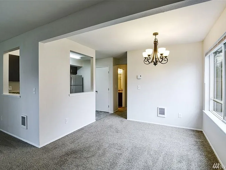 320 35th St SE — Photo 11