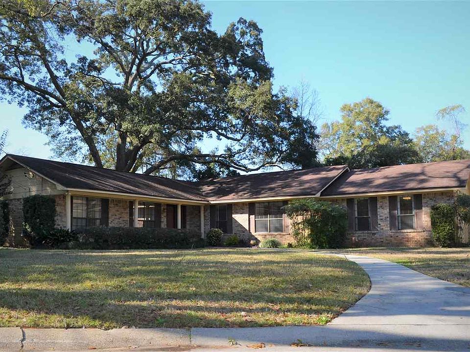 1st image of 2410 Oak Hills Cir