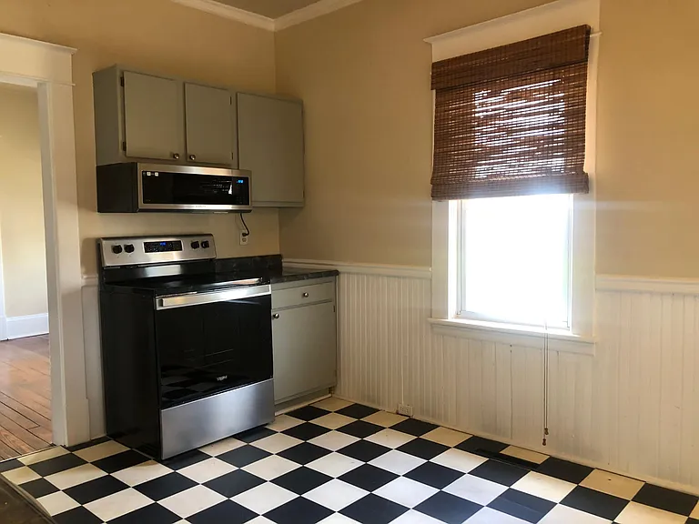 112 N Bruffey St — Photo 15