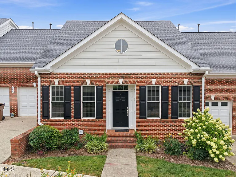 401 Waverly Hills Dr — Photo 2