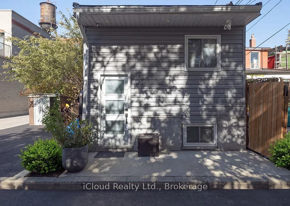 225 Wallace Ave