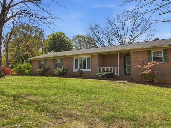 750 Manarda Cir, Lewisville, NC 27023