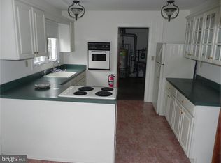 18 Pond Ln, Willingboro, NJ 08046