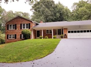 12012 Vale Rd, Oakton, VA 22124