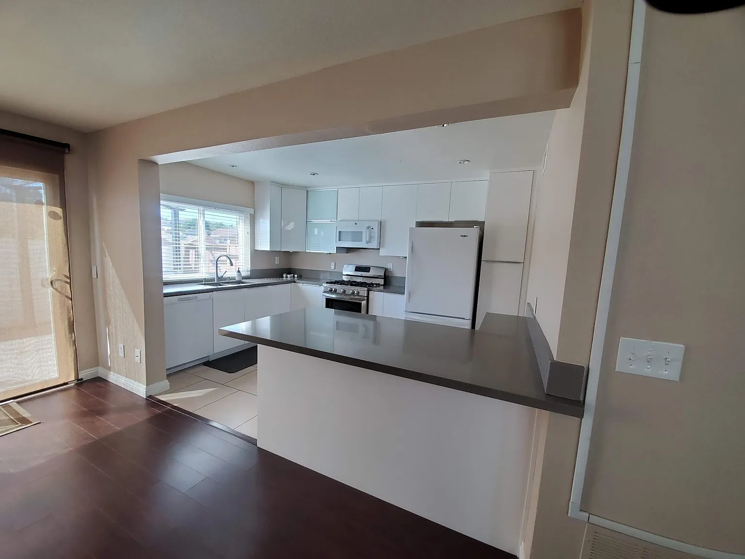 3 bed, 1540 sqft, $3,645 — Photo 3