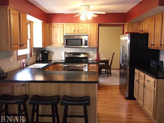 5th image of 305 Lake Shore Cir
