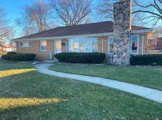 718 N Wille St, Mount Prospect, IL 60056