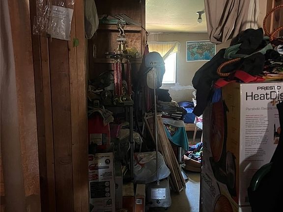5th image of 2118 Scott Ave
