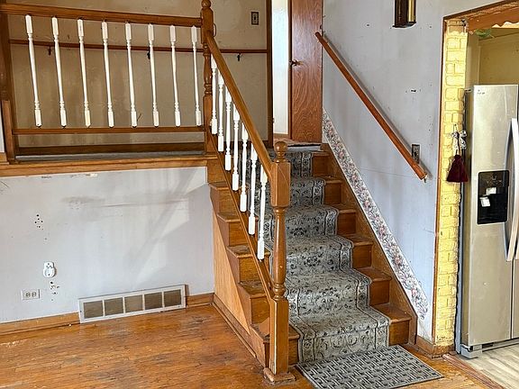4th image of 1625 S Elm St