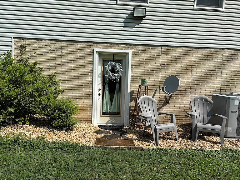 Private Entrance!
