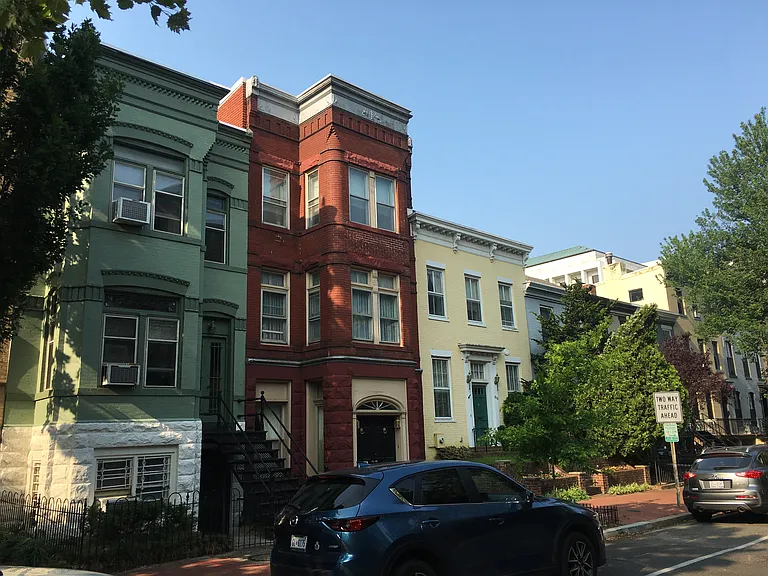 219 C St NE #2 — Photo 27