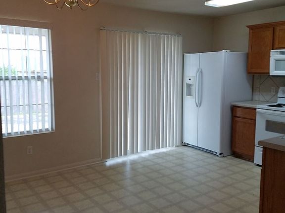 3rd image of 3204 John Porter Dr