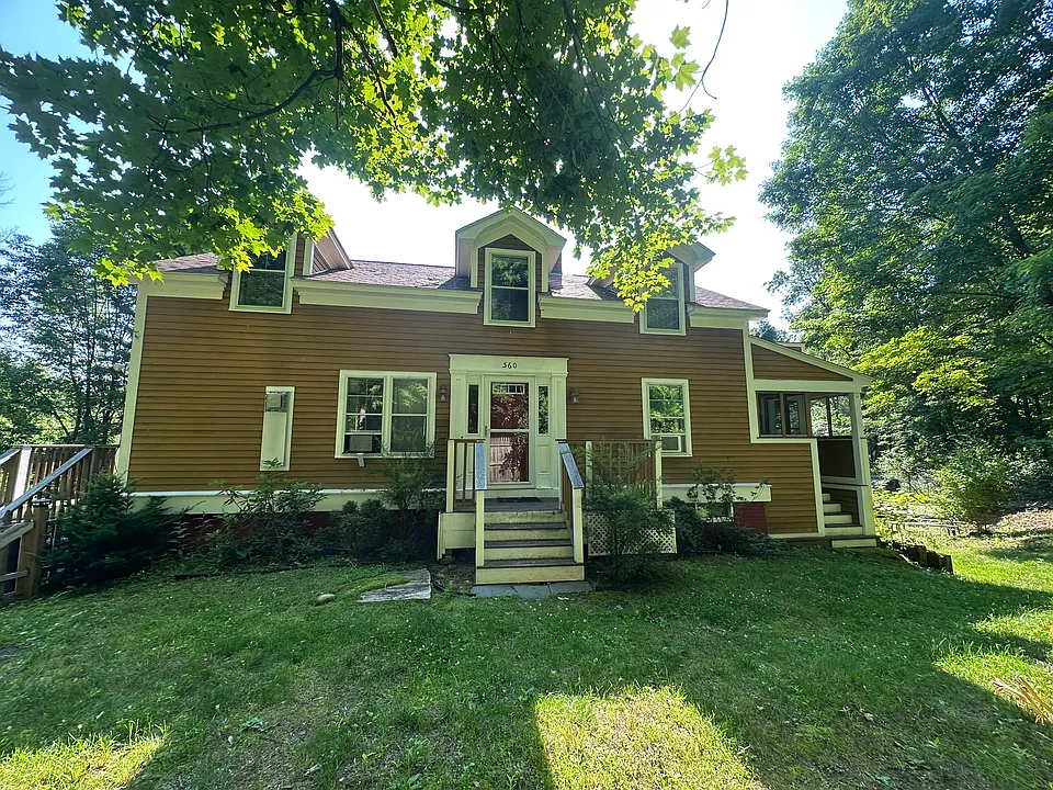 560 S East St