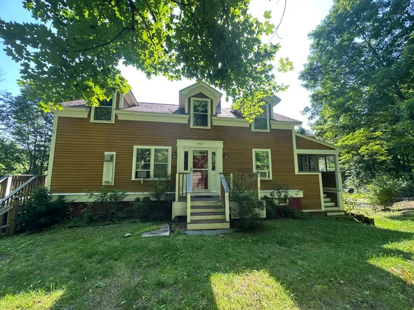 560 S East St, Amherst, MA 01002