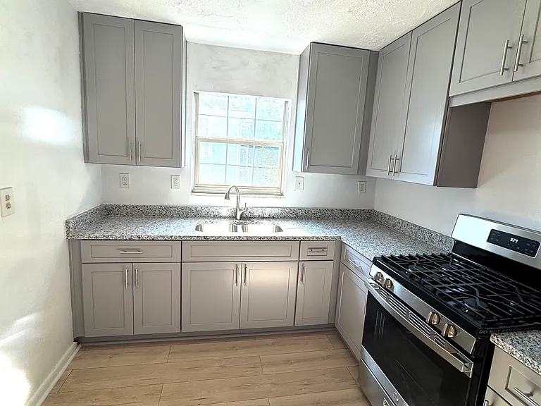 1040 Greenwood Ave NE #9 — Photo 3