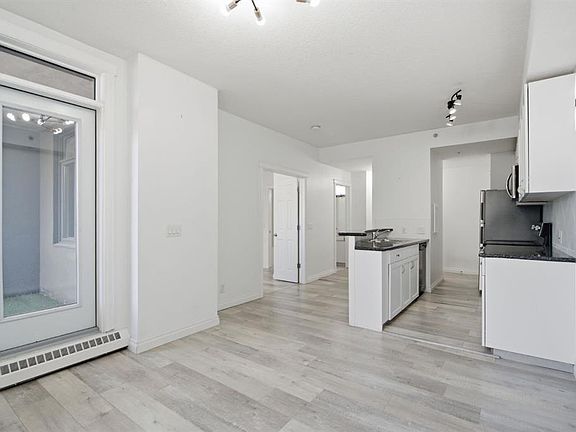 3rd image of 930 S Centre Ave NE #438