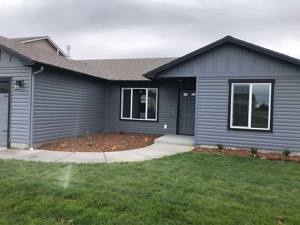 Building Photo - 10615 W Salmonberry Rd