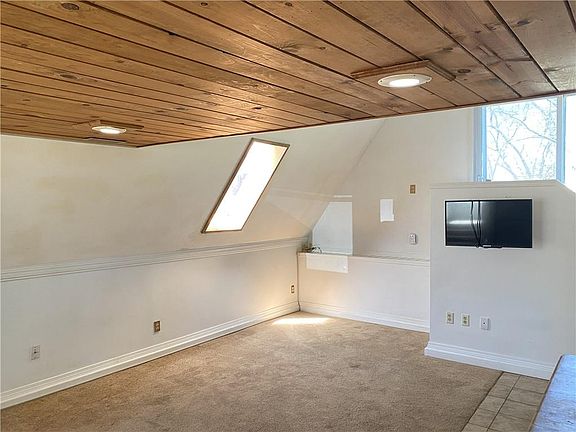 3rd image of 21 Shady Hollow Dr