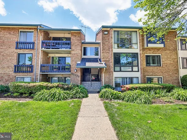 10225 Valentino Dr APT 7212, Oakton, VA 22124