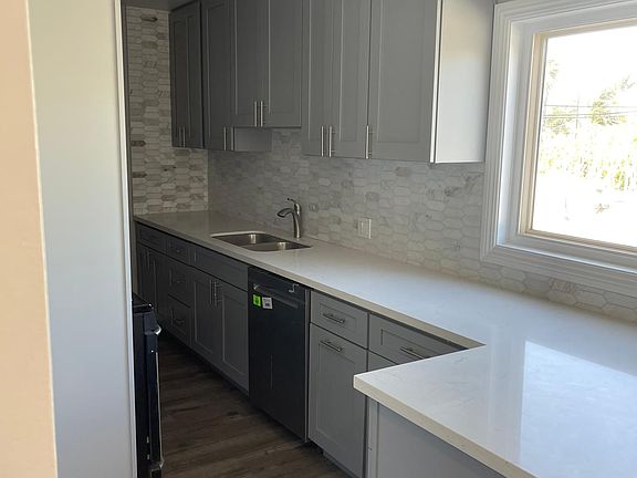 2nd image of 12055 Jefferson Blvd #4