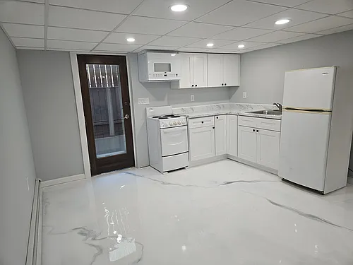 16 Corlett Pl #BASEMENT Photo 1