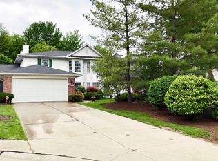 18452 Woodside Xing S, Strongsville, OH