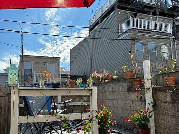 4th image of 605 S Rose St #21214