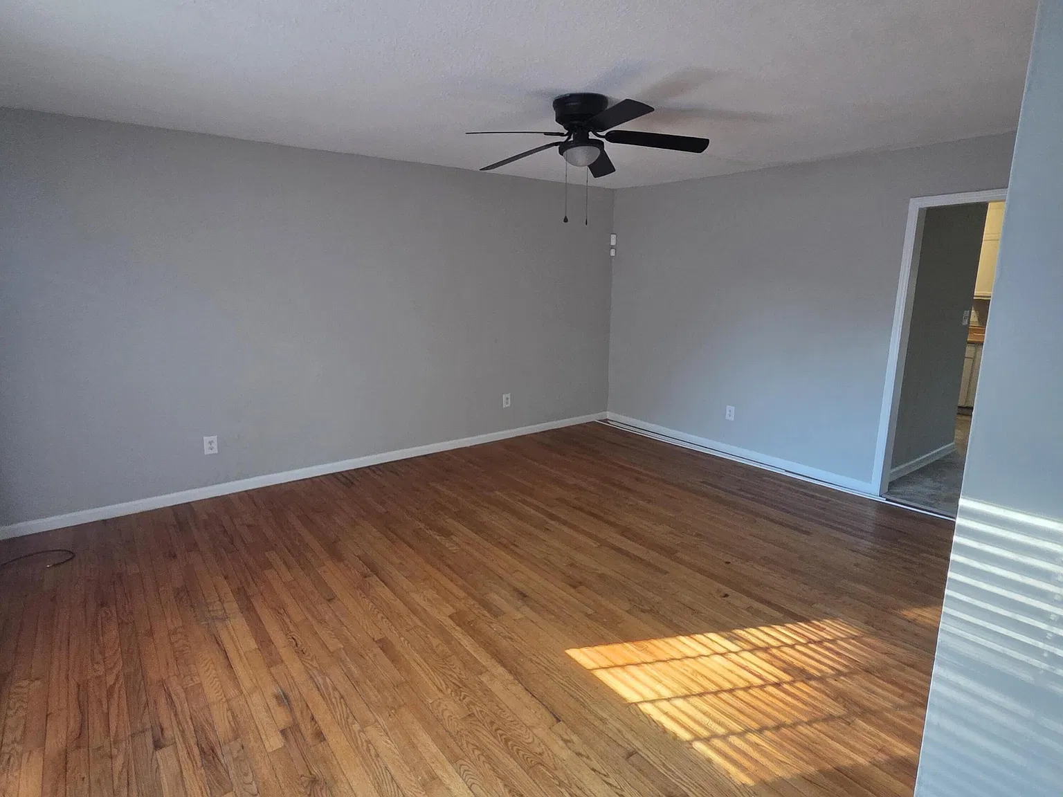 4 bed, 1.5 bath, 1643 sqft, $1,200 — Photo 2