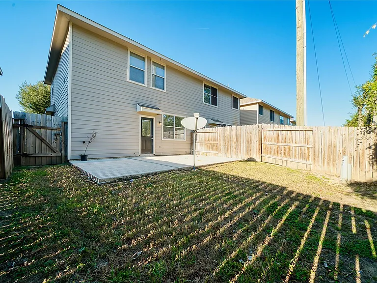 2831 Hackamore Hollow Ln — Photo 33