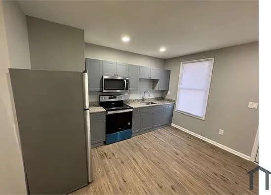 3 bed, 1100 sqft, $1,600 — Photo 2
