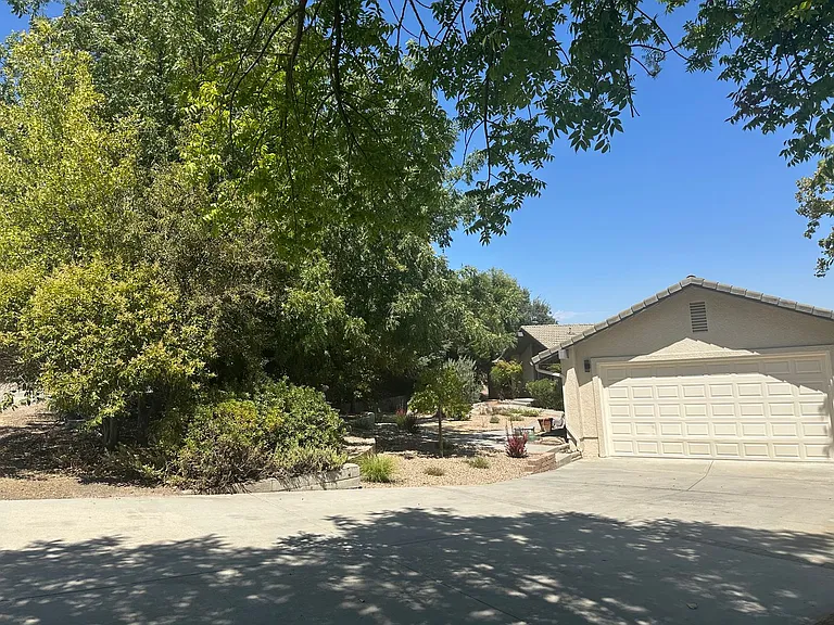 744 N Trigo Ln — Photo 2
